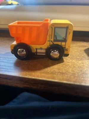 Camión de volteo de madera natural J'Adore 2,5" amarillo y naranja Foto 1 de 4
