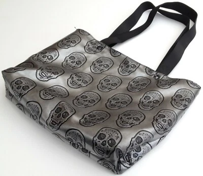 sac SAC A MAIN ARGENTE A MOTIFS CRANE TETE DE MORT faux cuir - Photo 1/4