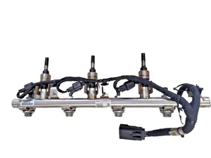 CADILLAC CTS 3.6L V-6 FUEL RAIL WITH INJECTORS - USED - Picture 1 of 7