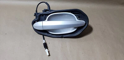 2006 宝马 530Xi 530i 525i E60 后方右乘客侧门把手 原始设备制造商 — 第 1/4 张图片