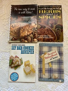 Vintage of 4 Recipe Pamphlets Karo Syrup, Cookies, Herbs & Spices, Bread - Imagen 1 de 12