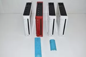 Nintendo Wii KONSOLE 4ER-SET - 3 WEISS - 1 ROT - TEILE & REPARATUR (JWP85) - Bild 1 von 3