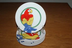 6 ~~~ Piatti da insalata/dessert Fitz & Floyd "Parrot-In-Ring" 7 1/2" UCCELLINI * NUOVI - Foto 1 di 8