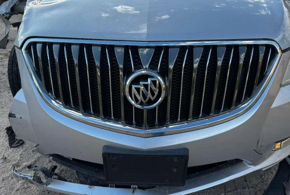 Rejilla superior cromada Buick Enclave 2013 a 2017 Foto 1 de 1