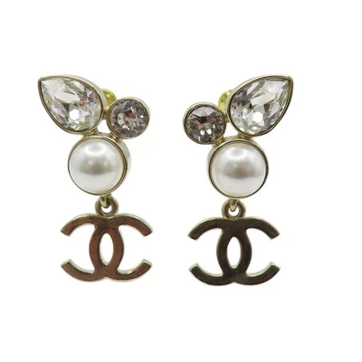 Pendientes colgantes CHANEL de metal dorado con perlas de cristal CC Foto 1 de 4