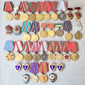 Set 36 UdSSR Sowjet Russisch Militär Arbeit Medaillen Abzeichen Armee Polizei - Bild 1 von 24
