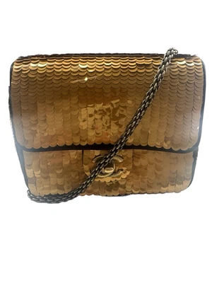Bolso Chanel 2010 dorado lentejuelas satinado París-Shanghai pequeño con solapa GHW NUEVO CON ETIQUETAS $4950 Foto 1 de 4