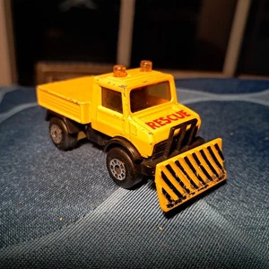 Matchbox Unimog Rescue 1983 1:76 gelb - Bild 1 von 5