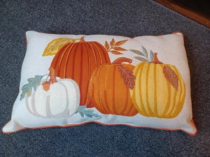 Almohada de calabaza bordada de otoño - Imagen 1 de 13