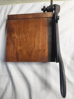 Guillotina cortadora de papel vintage antigua Milton Bradley Diamond 7" Foto 1 de 4