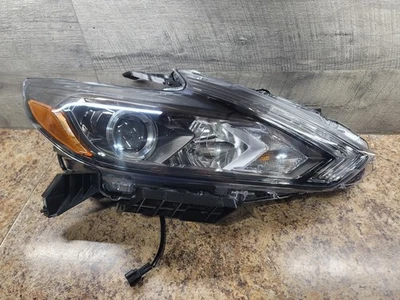 Faro halógeno para Nissan Altima 2016-2018 (derecha/pasajero)  Foto 1 de 4