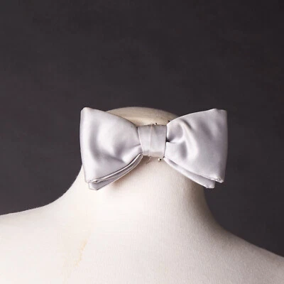 Vintage 1970s Gray Tuxedo Clip on Bow Tie — 第 1/4 张图片