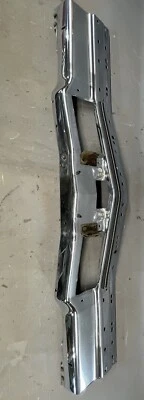 Parachoques delantero superior Cadillac Fleetwood Deville 1977-1979 moldura de barra cromada Foto 1 de 4