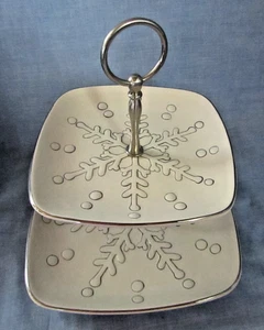 HOME AND GARDEN TWO TIER PARTY TID BIT SERVICE PLATE SNOWFLAKE MIB - Picture 1 of 5