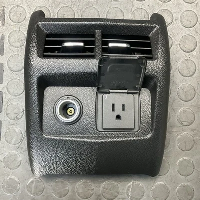 2014-2018 凯迪拉克 ATS 后中控台保护套面板带通风口组件原始设备制造商 — 第 1/4 张图片