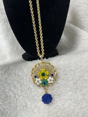 NUEVO CON ETIQUETAS TALBOTS Esmalte FLOR Colgante Collar Estrás Azul Amarillo Floral Regalo Foto 1 de 4
