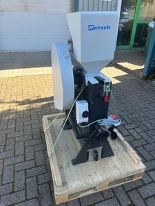 Retsch BB200 Manganese Model jaw crusher Goudsmith magnetic separator and hopper - Picture 1 of 23