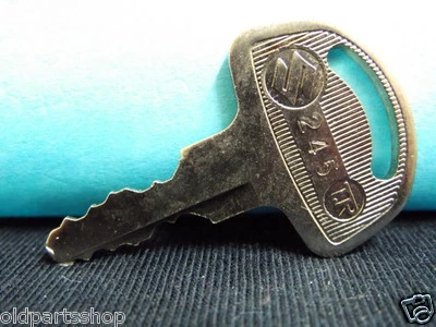 Suzuki TS250 TS400 RV GS750 SP500 T500 GT500 GT750 Pre Cut Key #245 NOS Genuine - Изображение 1 из 2