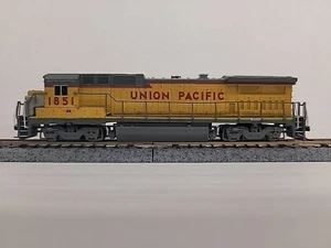 N Scale Atlas Dash 8-40B UP Union Pacific #1851 DC - Picture 1 of 7