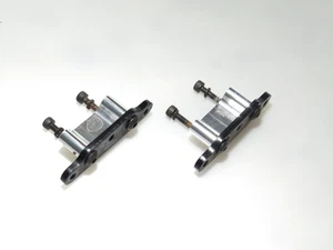 Soportes de motor para buggy A8B-1743 Team Associated RC8B.2 - Imagen 1 de 1