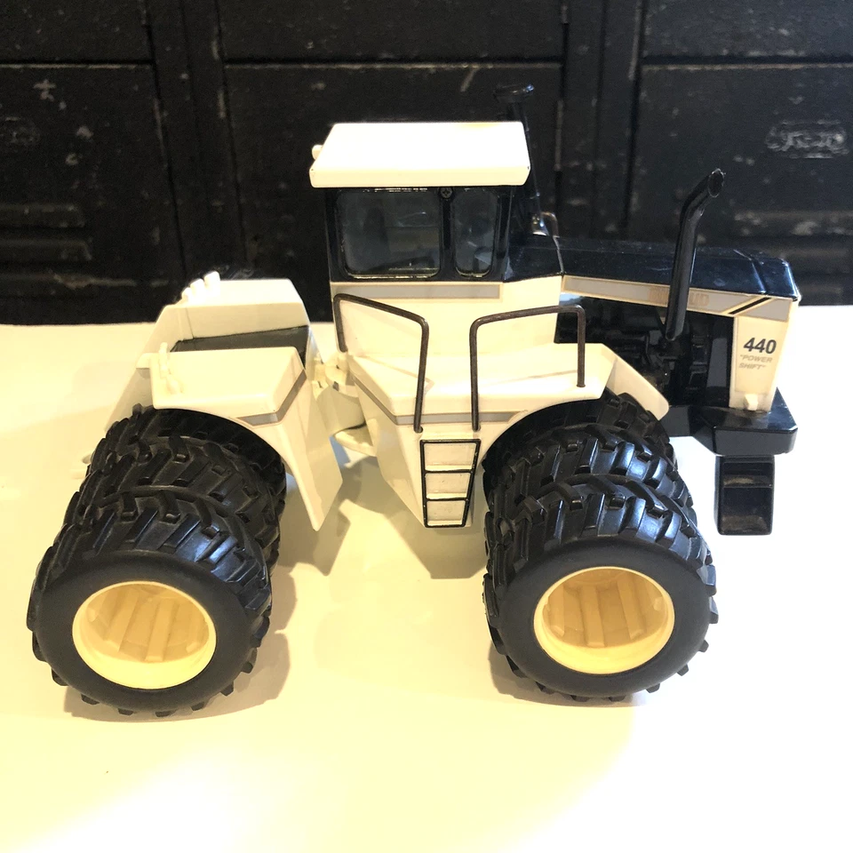 Vintage Ertl Big Bud 440 Power Shift 1/32 Scale Tractor Metal Model - Image 1 of 4