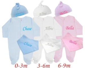 JUEGO PERSONALIZADO Sombrero de Bebé Pechera de Crecimiento, Traje de Dormir, Bordado Personalizado Regalo Recién Nacido - Imagen 1 de 1