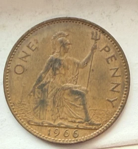 Great Britain 1966 One 1 Penny Coin; Queen Elizabeth II - Picture 1 of 2