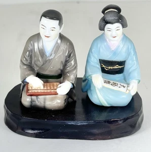 Toshikane Porcelain Salt & Pepper Set Shakers Couple -Vintage Japanese Rare- - Picture 1 of 13
