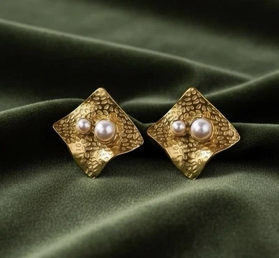 Pendientes de perlas Anthropologie geométricos asimétricos boho con textura Foto 1 de 4