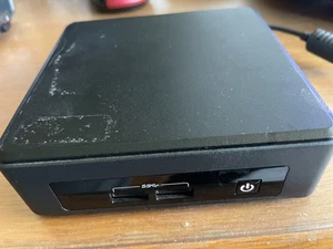 Intel Nuc 7i5DNKE i5-7300U CPU@2.6Ghz, 16Gb Ram, 256 Gb Hard Drive, Wifi, Win11 - Picture 1 of 6