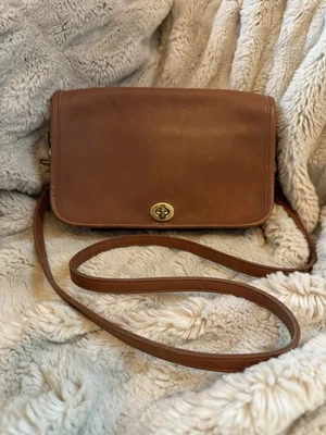 Bolso Bandolera Coach Penny De Colección Bolsillo Guante Cuero Curtido 9755 Bronceado Británico Foto 1 de 4