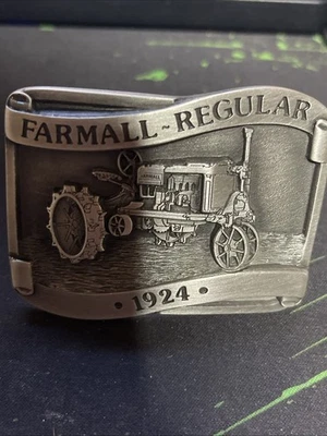Hebilla de cinturón vintage “Farmall-Regular 1924” edición limitada #10 de 500 Foto 1 de 4