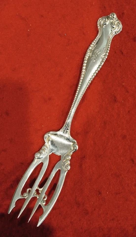 TOWLE CANTERBURY STERLING SILVER 6" SALAD FORK - MONOGRAM Cover