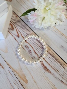 Woman’s White Pearl Bead Stretch Bracelet 7 ½” Featuring Swarovski - Picture 1 of 10