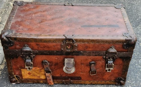 Wonderful Antique Trunk - GDC - JENSEN TRUNK FACTORY - USEFUL OLD TRUNK Cover