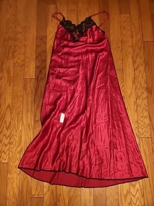 Camisón de satén Vanity Fair para mujer M rojo largo completo encaje negro - Imagen 1 de 15