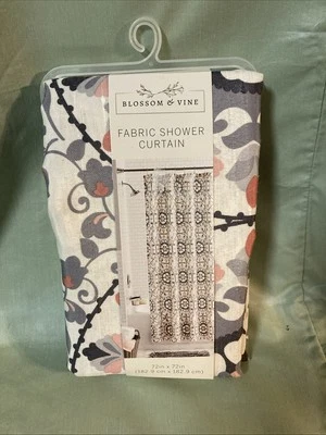 Cortina de ducha de tela Blossom & Vine 72x72 pulgadas gris medallón Foto 1 de 4