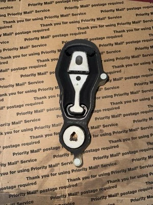 Soporte de motor de puntal de par trasero Ford 2013-2019 Flex Taurus Lincoln DG1Z6068A Foto 1 de 4