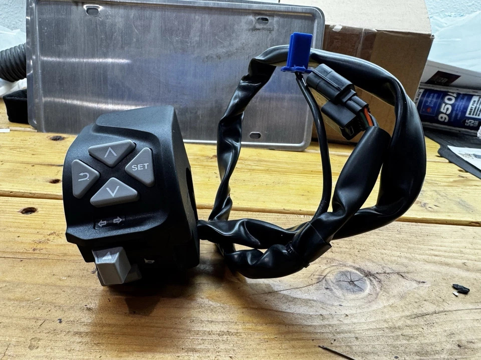 KTM 原始设备制造商 390 左侧组合开关 JG401424 95811070000 — 第 1/4 张图片