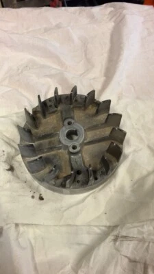 Volant magnétique moteur Briggs et Stratton 795549 XC35 - Photo 1/4