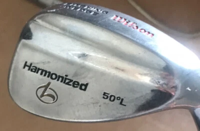 Wilson, cuña de lanzamiento armonizada, 50 grados L, eje de acero para diestros Foto 1 de 4