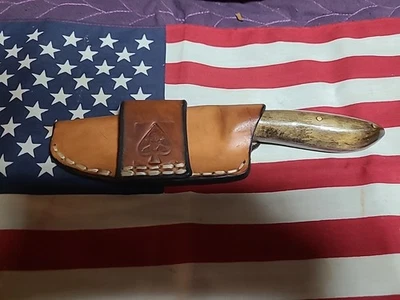 Нож Woodsman Bushcraft 1095 из углеродистой стали ручной работы с кожаными ножнами - Изображение 1 из 4