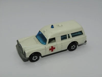 Matchbox Superfast 3 Mercedes Benz Binz Ambulance Wide Wheels Excellent UB - Image 1 of 4