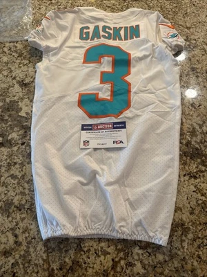 Miami Dolphins Myles Gaskin 比赛发行/二手球衣 2022/38 底部带边 PSA — 第 1/4 张图片