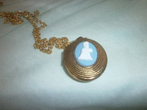 AVON PRESIDENT'S CLUB AWARD CAMEO NECKLACE - 1966 - Picture 1 of 5