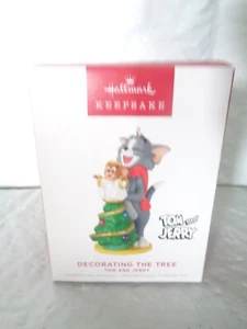 2022 - Hallmark Keepsake - Decorating The Tree - Tom & Jerry Ornament - Picture 1 of 1