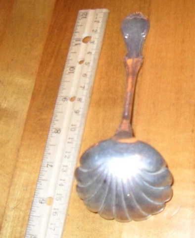 Vintage Rogers.. Lambeth Manor..Solid Sterling Silver.. Gravy Ladle.. 53 Grams Cover