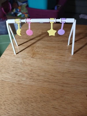 Muñeca Barbie Krissy Stroll n Play 2001 bebé juguetes colgantes para cochecito conjunto-guardería Foto 1 de 3