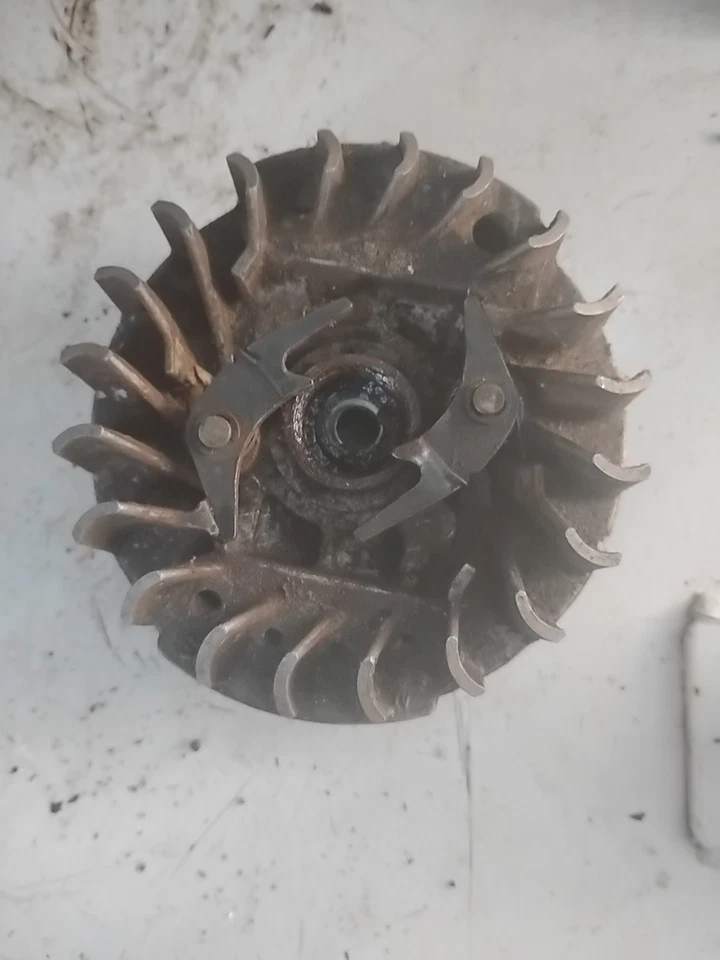 VOLANTE PARA MOTOSIERRA DOLMAR 114 --- CAJA 1957 H Foto 1 de 4