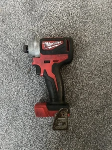 Milwaukee Schlagschrauber M18CBLID-0 18V Li-Ion 1/4" Sechskant kabellos 180Nm nur Gehäuse - Bild 1 von 3